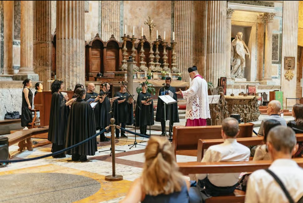 Pantheon After hours: Audio guided tour and live concert